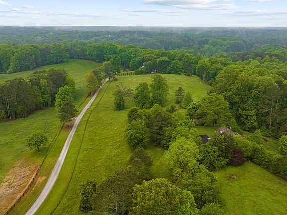 3rd image of 855 Rivendell Ln