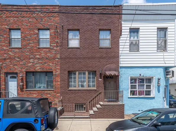 1341 W Shunk St, Philadelphia, PA 19148