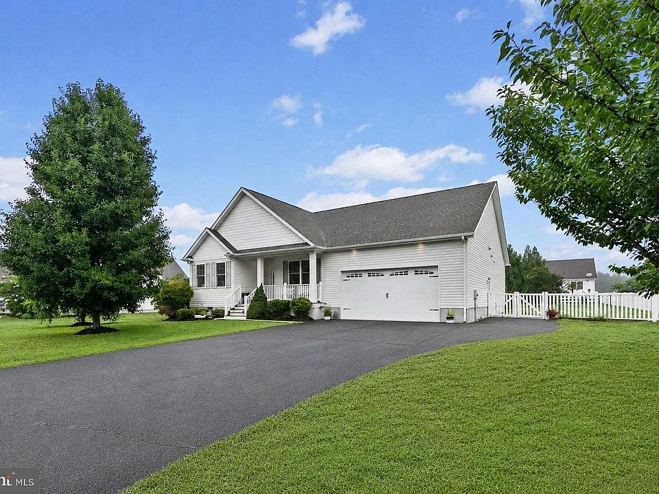 1st image of 29122 Finch Ln