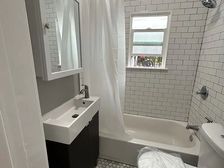 2921 Francis Ave., Los Angeles — Photo 17