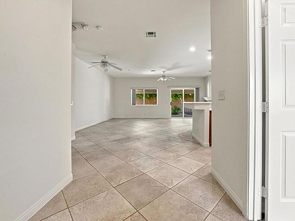 3rd image of 74076 Daisy Ln