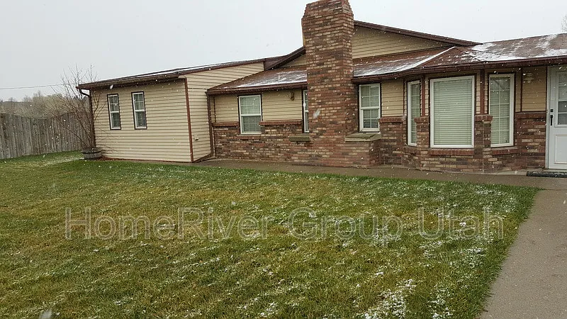 4 bed, 2.0 bath, 1464 sqft, $1,995 — Photo 3