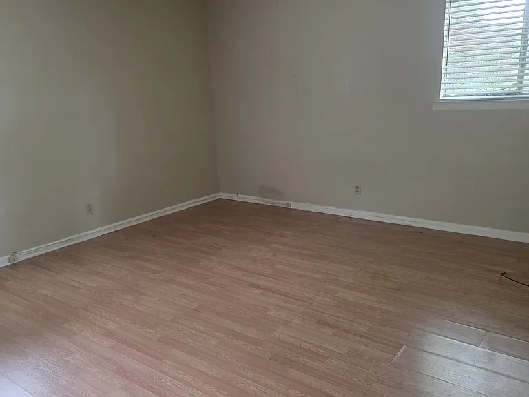 916 Wendell Ave — Photo 4