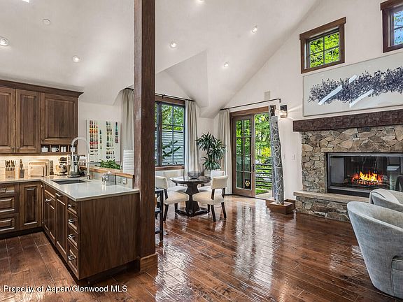 4th image of 1354 Sierra Vista Dr