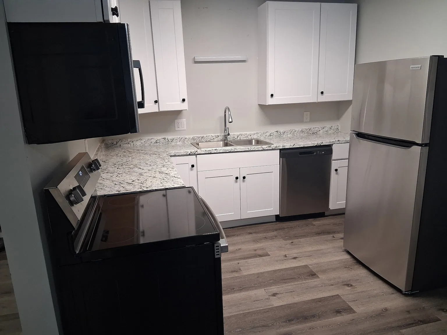 204 Grand Ave — Photo 4