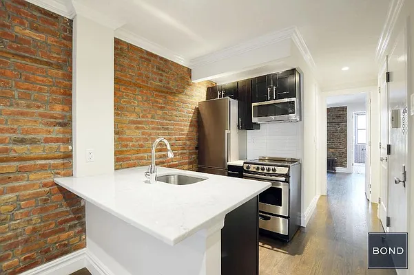 Rented by Bond New York | media 19