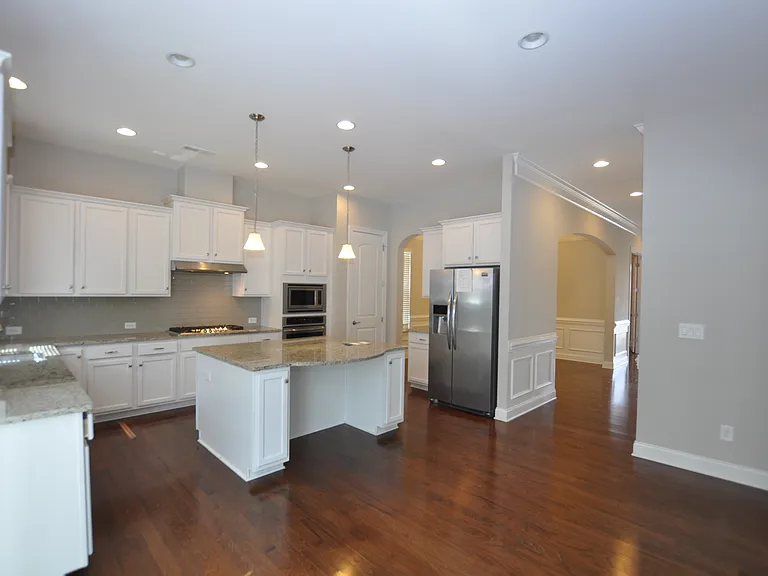 1004 Sterling Dr — Photo 8