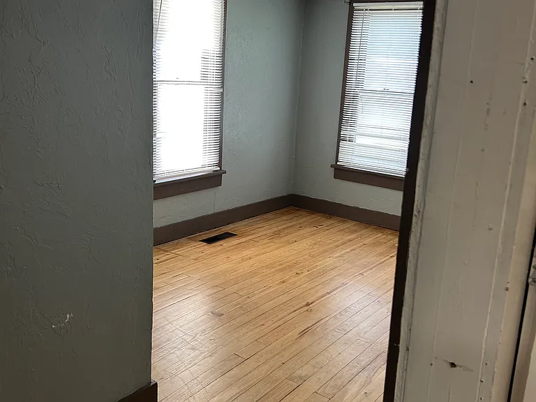 604 N Broad St — Photo 10