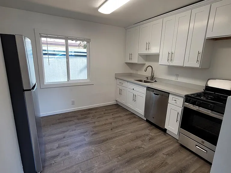 638 N Whisman Rd — Photo 10