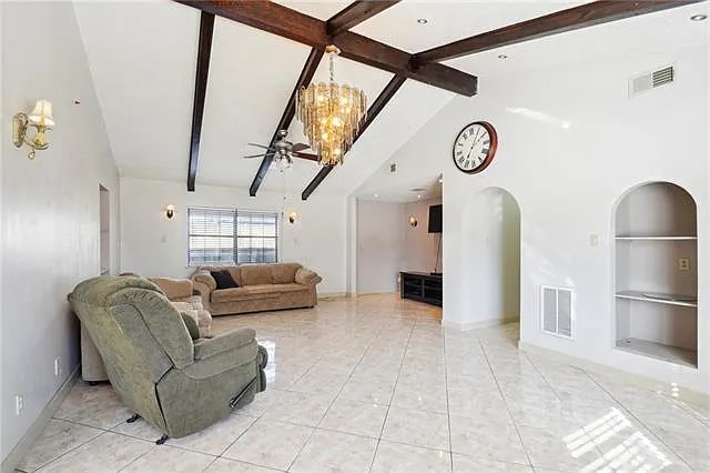 4 bed, 2.0 bath, 1644 sqft, $1,900 — Photo 2
