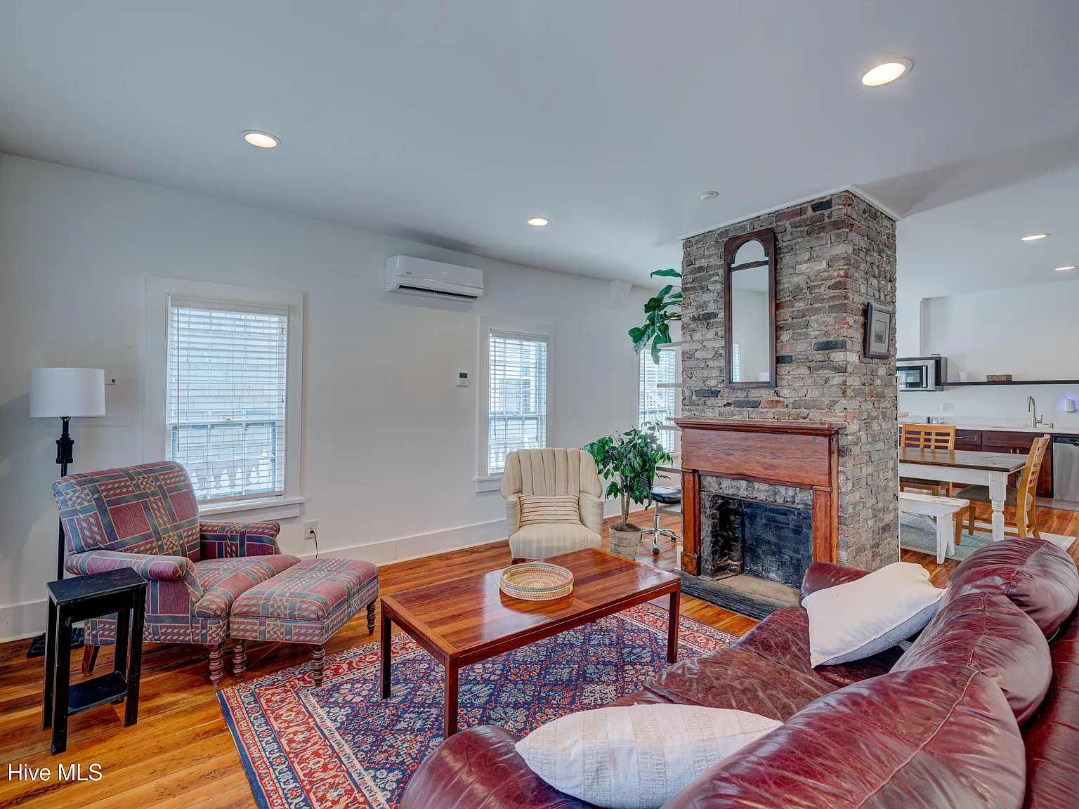1 bed, 1.0 bath, $1,800 — Photo 2