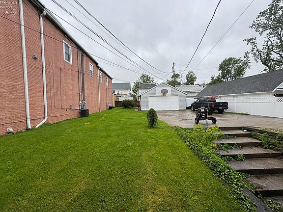 5th image of 104 N Wood St