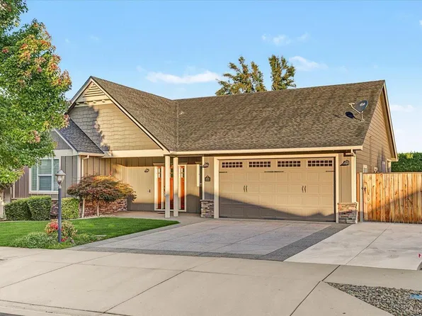 2883 Strasburg St, Medford, OR 97504