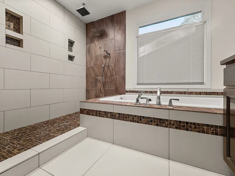 1247 Sycamore Dr — Photo 22