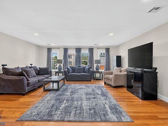 3rd image of 12 Washington Pl