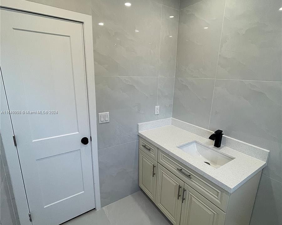 1st image of 2350 SW 26th Ln