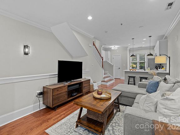 5th image of 100 N Laurel Ave