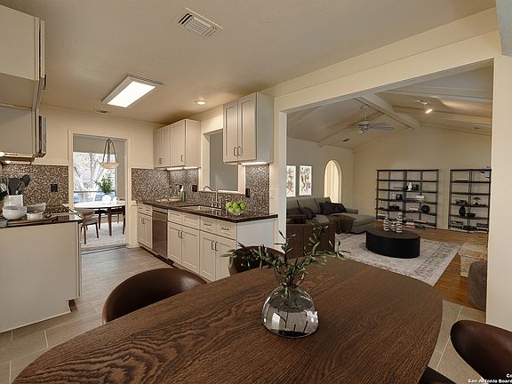 2nd image of 14206 Hunter Hill