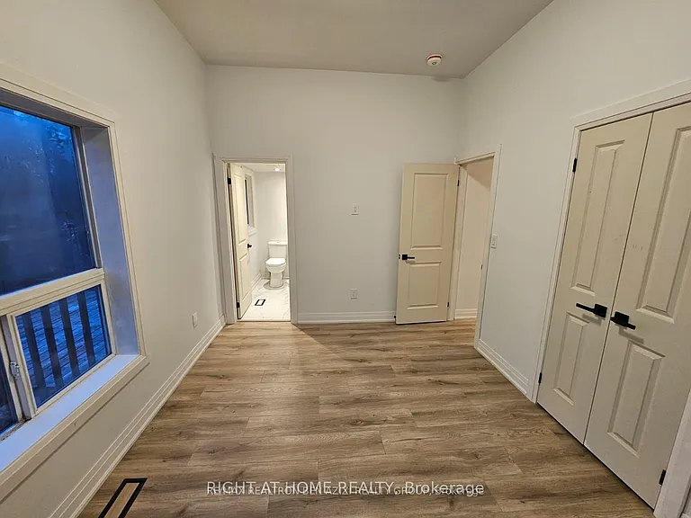 271 Parkwood Ave — Photo 13