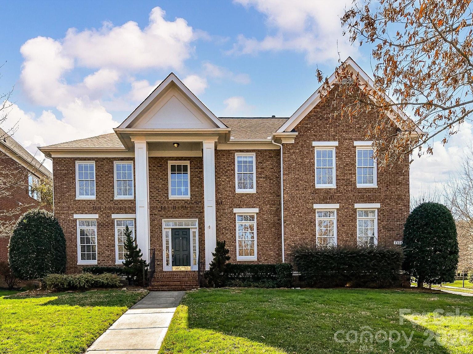 1038 Woodhall Dr