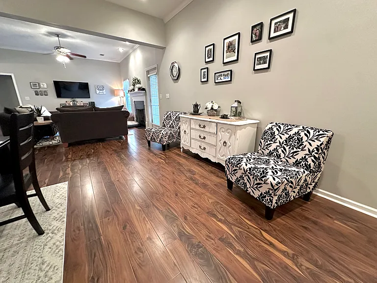877 Tyler Woods Dr — Photo 4