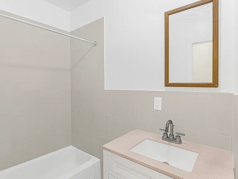 529 E 13th St #4A — Photo 10
