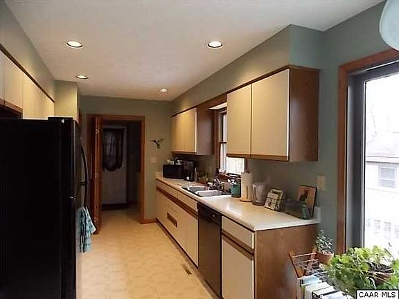 4th image of 13 Riverwood Ct