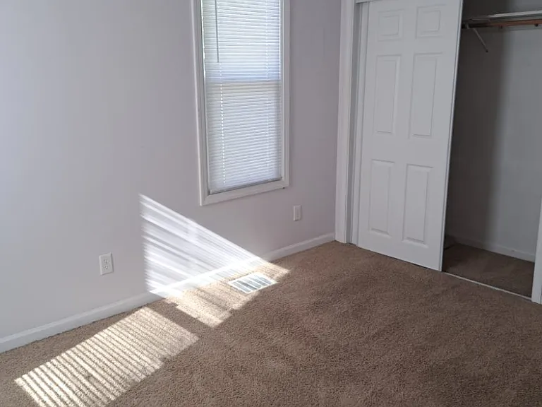5804 S 50th Ave — Photo 24