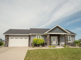1304 Madison Pl SE, Orange City, IA 51041