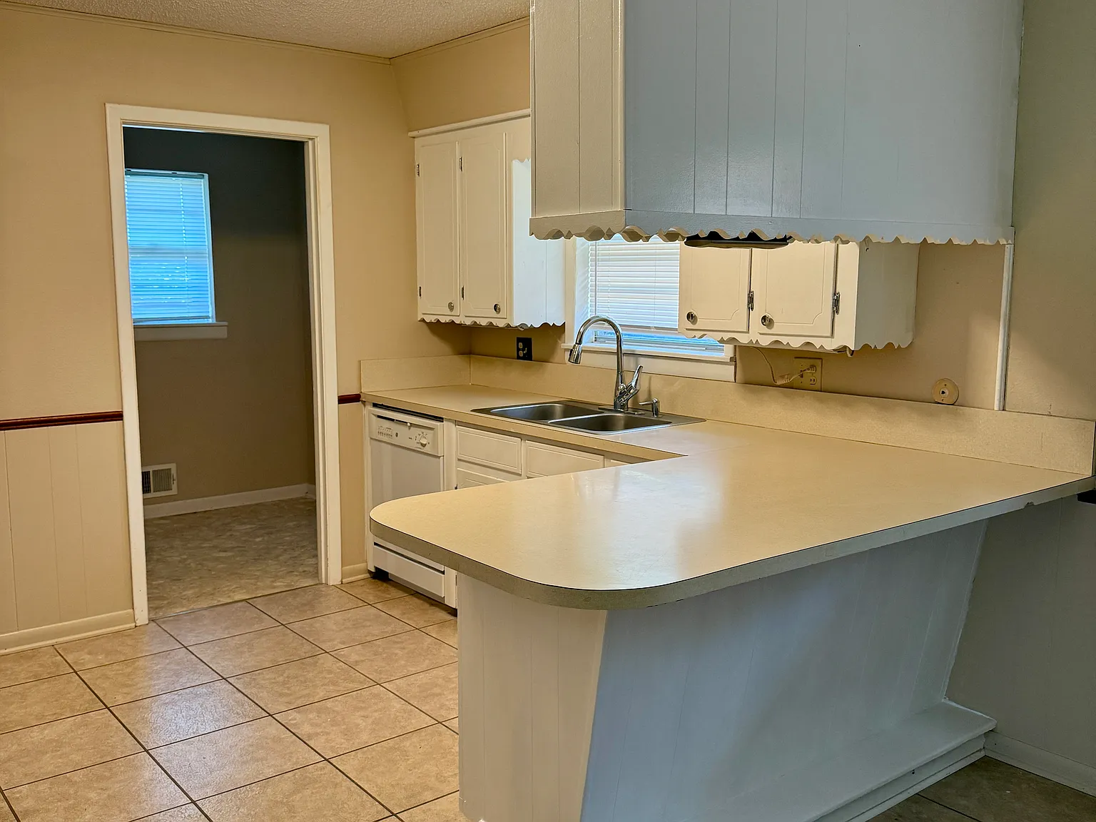 3 bed, 1204 sqft, $1,750 — Photo 3