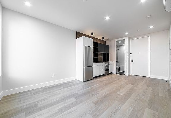 4th image of 727 De Kalb Ave #4G