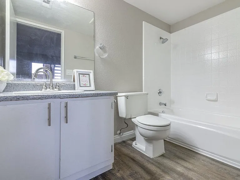Laurel Heights Apartments — Photo 11