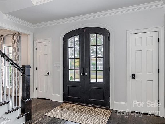 4th image of 4519 Parview Dr N