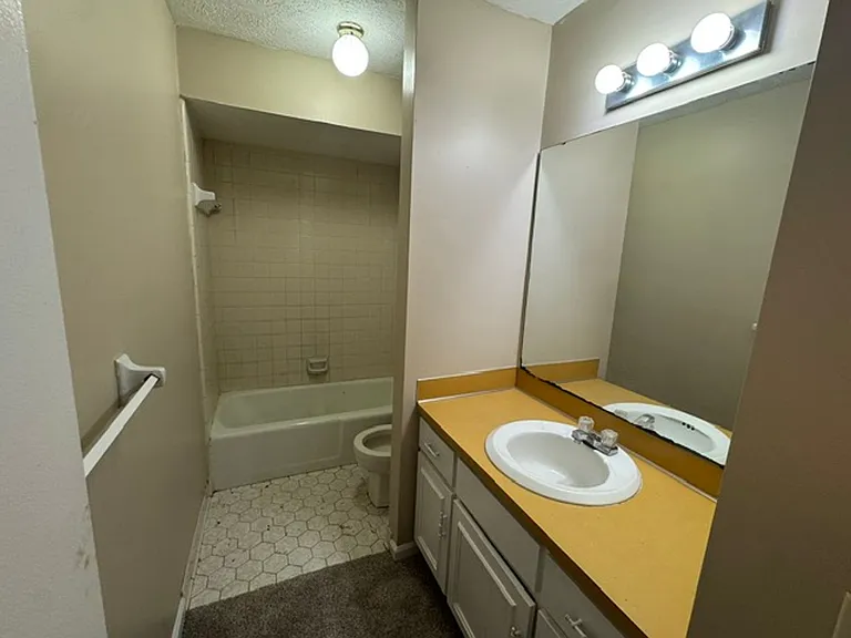 228 Hearthstone Dr — Photo 8