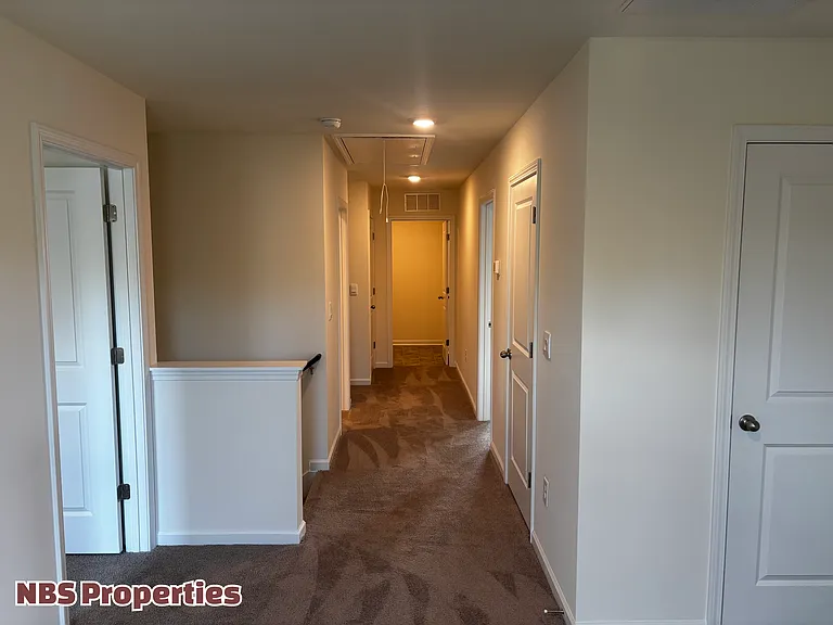 935 Utopia Ln — Photo 19
