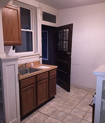 3rd image of 2423 W Pratt Blvd APT 1J