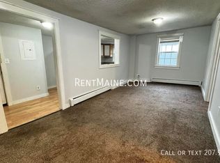 206 Maine Ave APT 5, Farmingdale, ME 04344