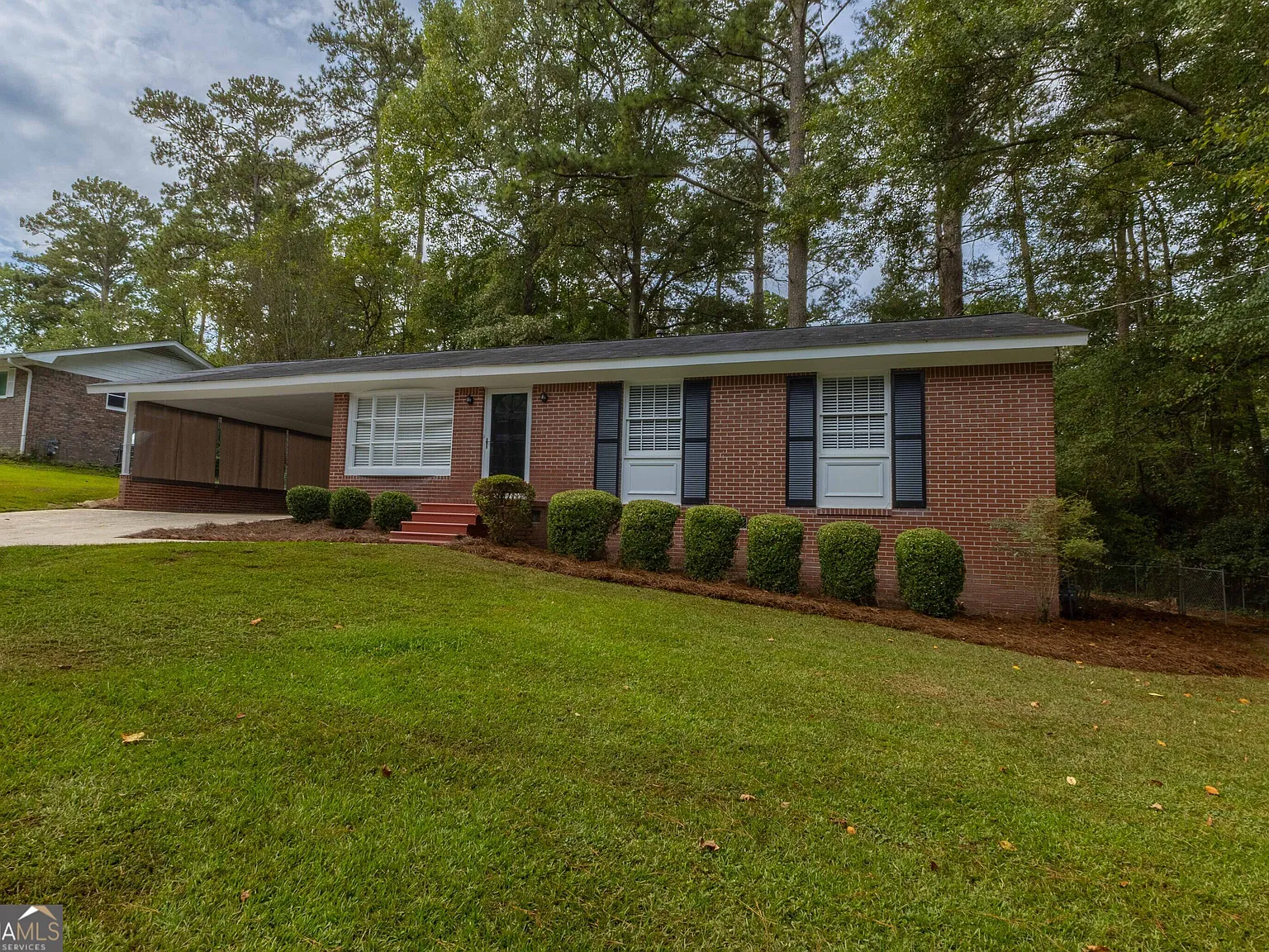 3 bed, 2.0 bath, 1270 sqft, $2,300 — Photo 1