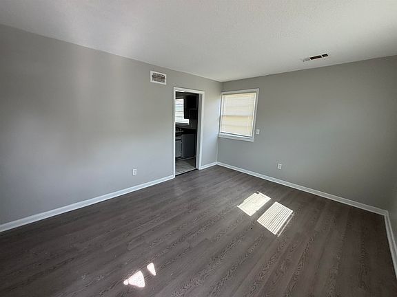 3rd image of 3525 Rochester Rd