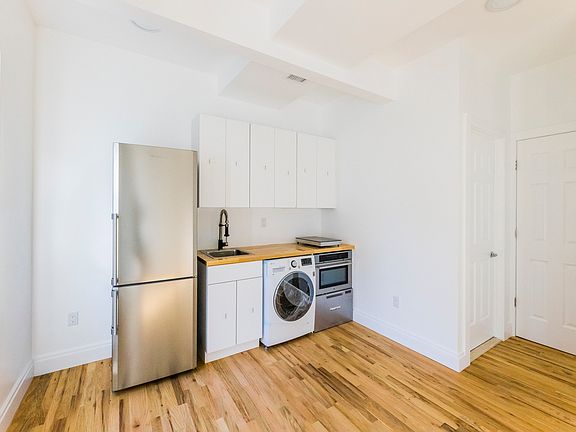 4th image of 109 Audubon Ave #2C