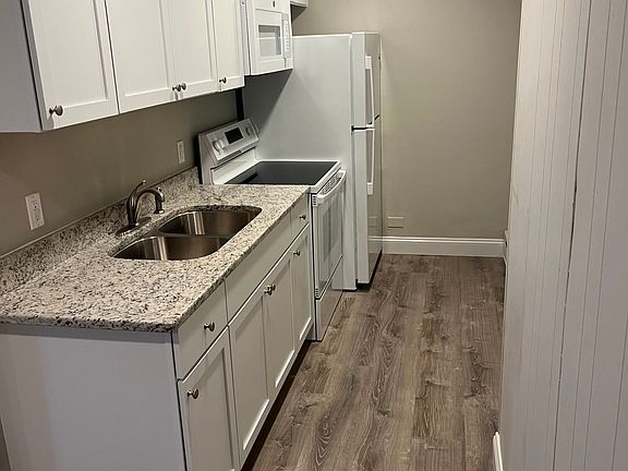 2nd image of 39 Easton Rd APT B