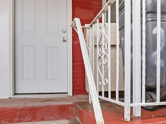 2nd image of 2528 W Sergeant St
