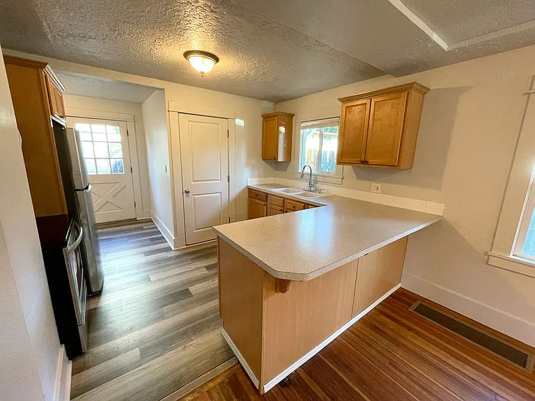 900 NE 91st Ave — Photo 8