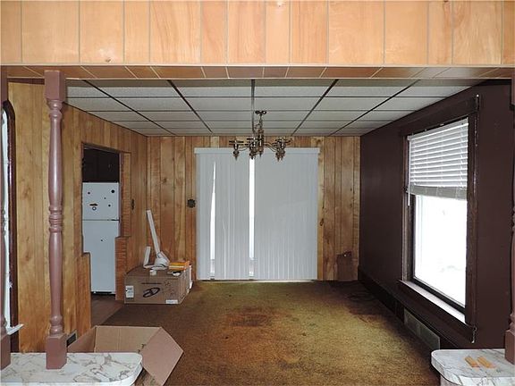 4th image of 940 Barn St