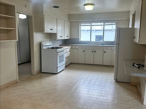 3rd image of 9719 E Harney Ln