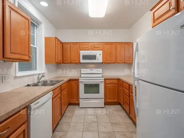 4 Kelly Ln, Hanscom Afb, MA 01731