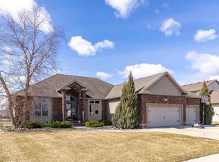 301 Edgewater Dr, West Fargo, ND 58078