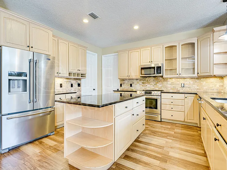 4013 Cree Dr — Photo 9