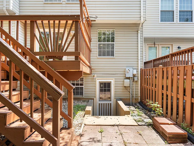 12894 Effingham Ct — Photo 29