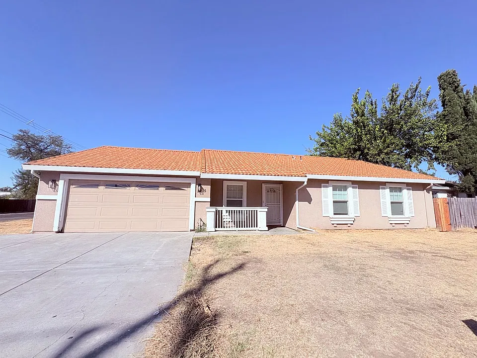1405 Nogales St